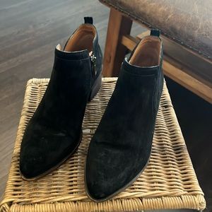Franco Sarto woman’s Paivley black suede bootie, 8M, classic luxury!!